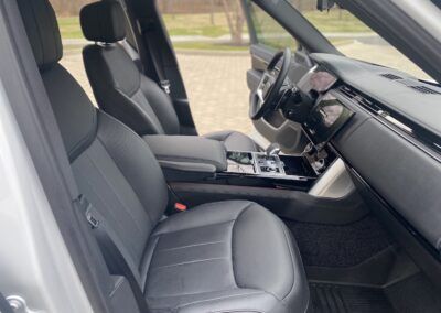 2022 Land Rover Range Rover P400 SE Interior