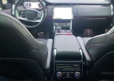 2022 Land Rover Range Rover P400 SE Interior